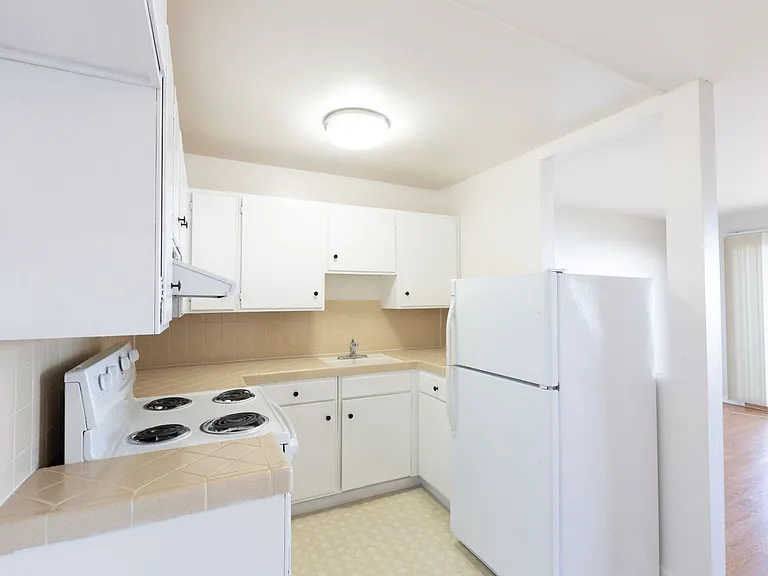 96 Crestline — Photo 1