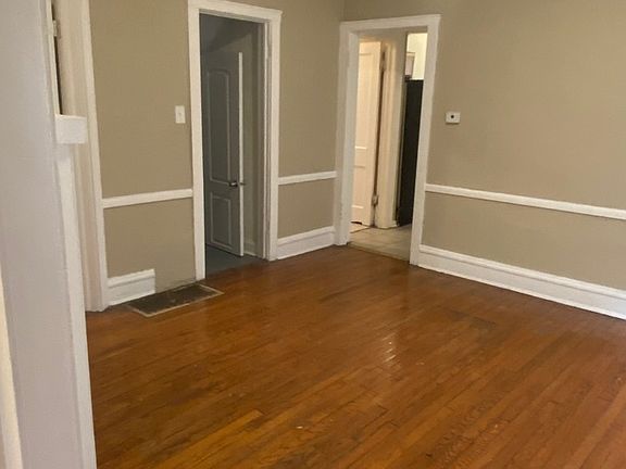 4th image of 7623 S Eberhart Ave