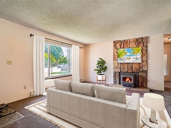 2nd image of 10516 52nd Avenue NE