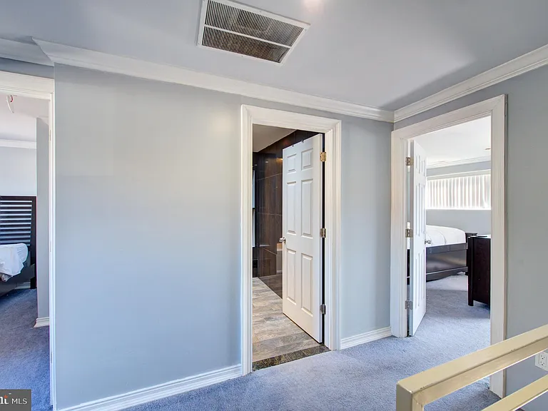 1119 W Master St — Photo 11