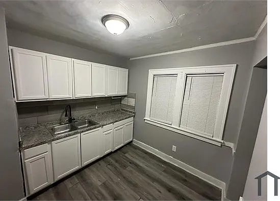 3 bed, 1000 sqft, $1,200 — Photo 3