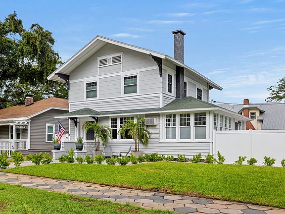 3rd image of 455 10th Ave NE