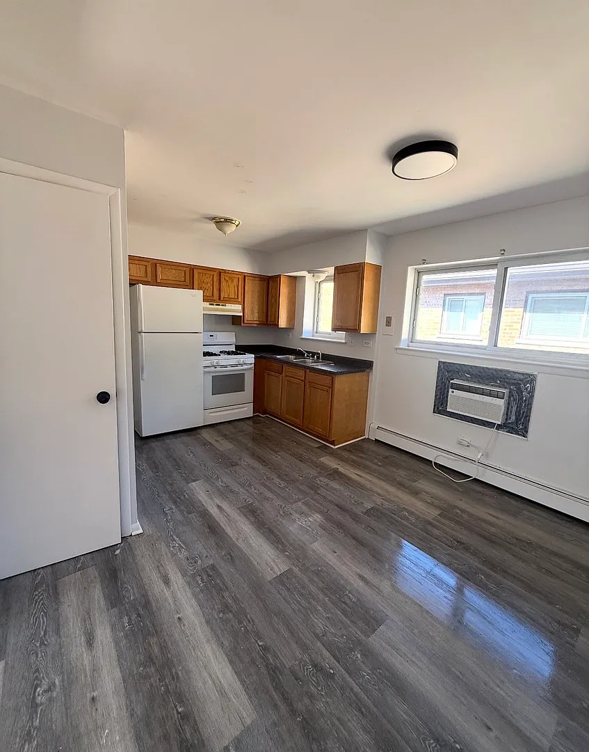 2 bed, 1050 sqft, $1,500 — Photo 4