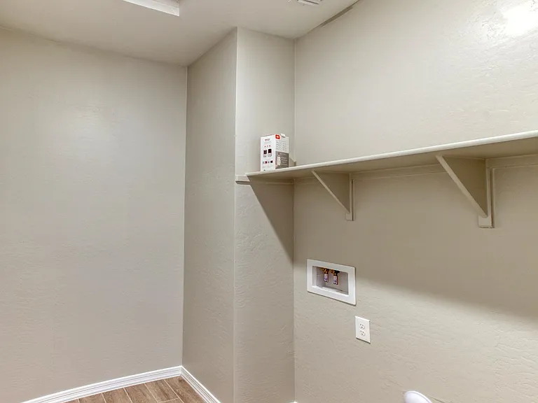 9426 E Saturn Ave — Photo 12