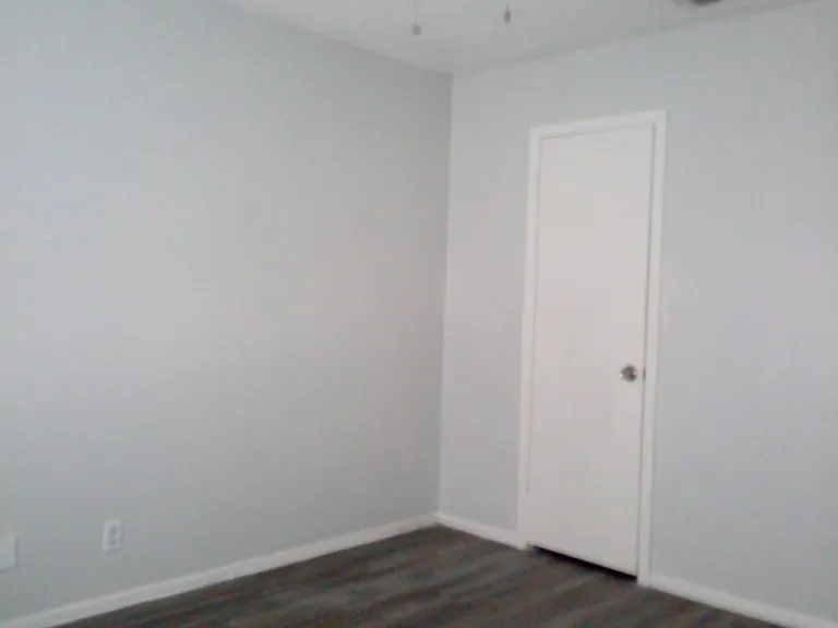 8119 Chipping — Photo 15
