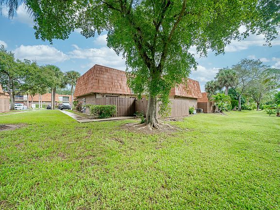 3rd image of 8256 S Coral Cir