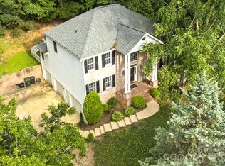 314 Sweetwater Hills Dr, Hendersonville, NC 28791