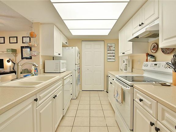 3rd image of 3111 Meyer Dr
