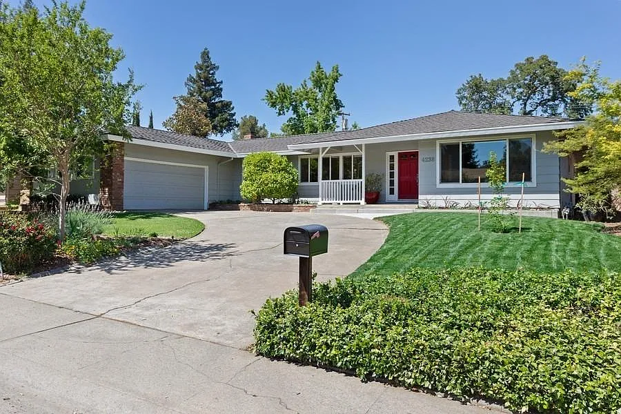 4238 Mapel Ln photo 1