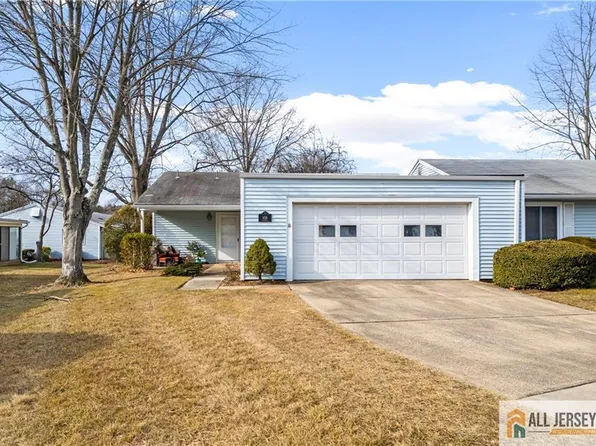45 Catalpa Plz, Monroe Township, NJ 08831