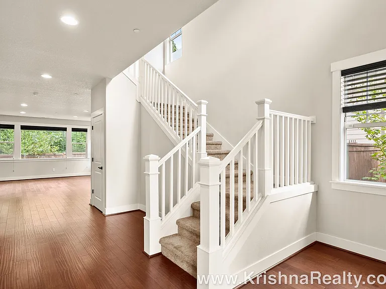 7515 NE Owens St — Photo 3