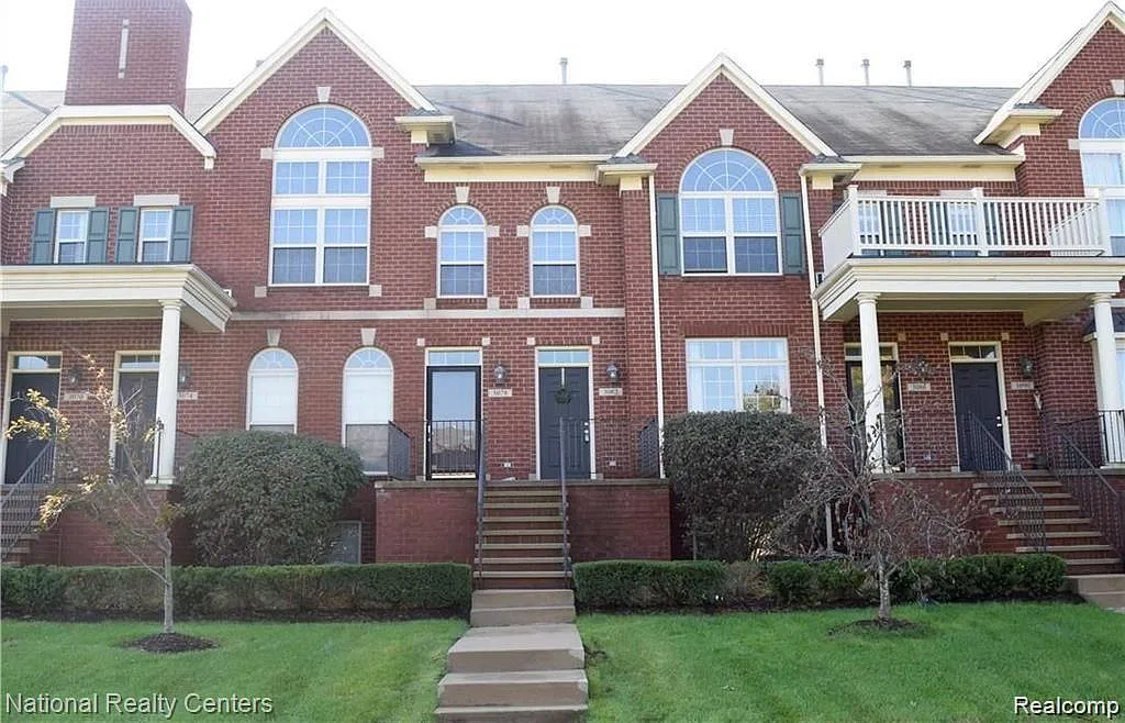 2 bed, 2.5 bath, 1910 sqft, $2,600 — Photo 1