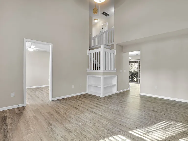 230 N Cir — Photo 8