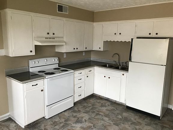 3rd image of 1837 E Dodge St APT A