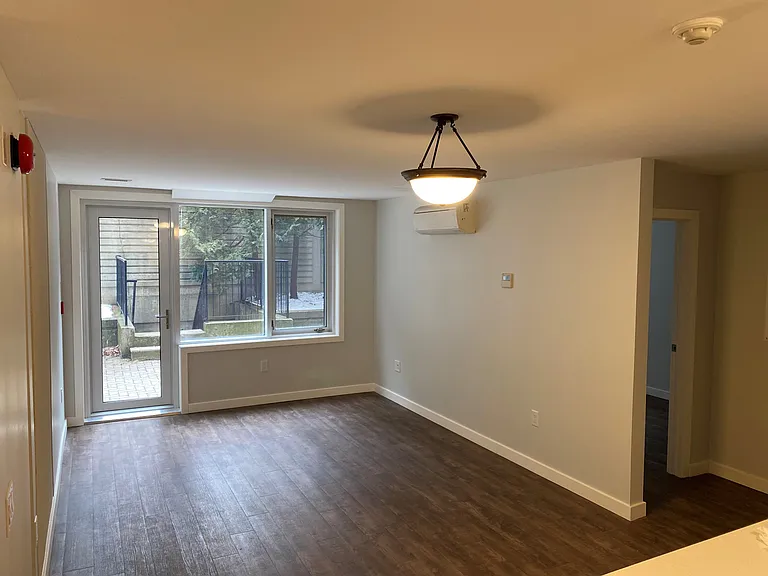 345 Dufferin St — Photo 9