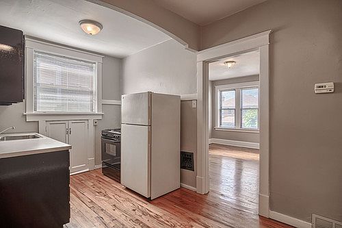 3rd image of 5026 Lindenwood Ave