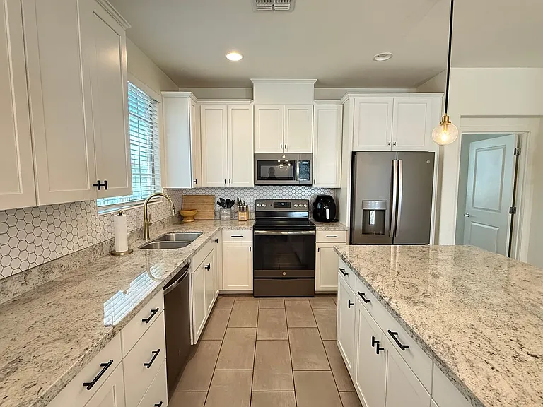 2658 S Harmony Ave — Photo 5