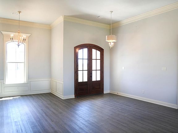 4th image of 1004 Lakeview Dr