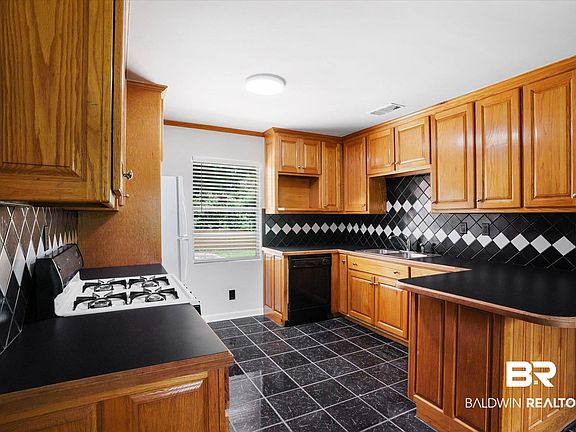 5th image of 2003 Forest Oaks Dr W