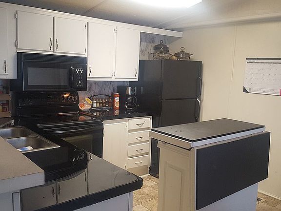 3rd image of 6953 Leslie Ln