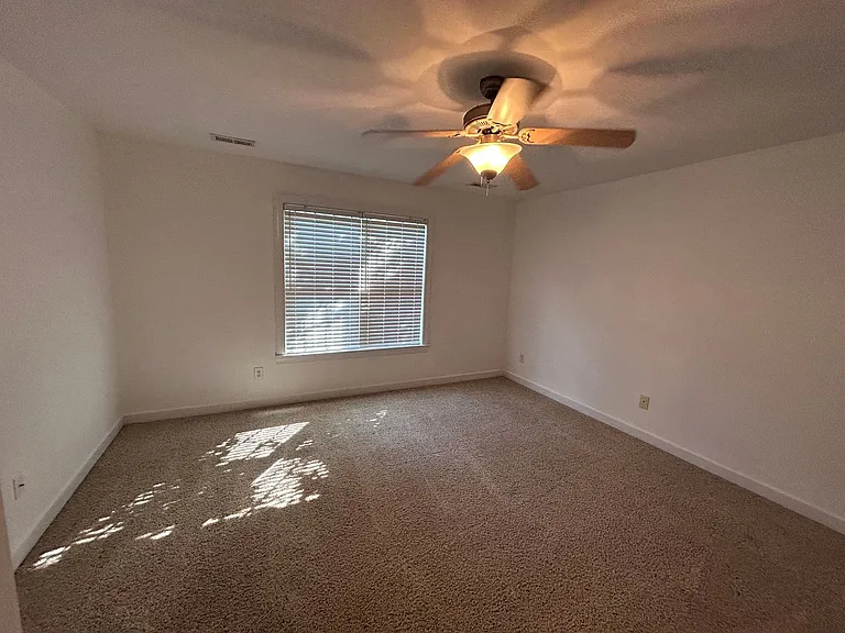 4540 Pebble Lake Dr — Photo 34