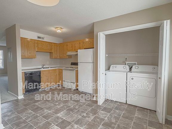 5th image of 3273 Tower Dr APT 2
