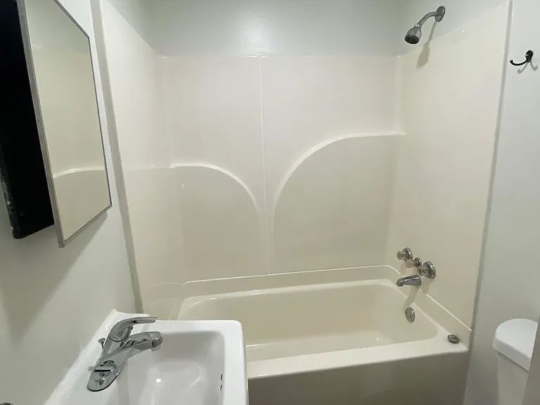122 Mandeville Ave #A — Photo 10