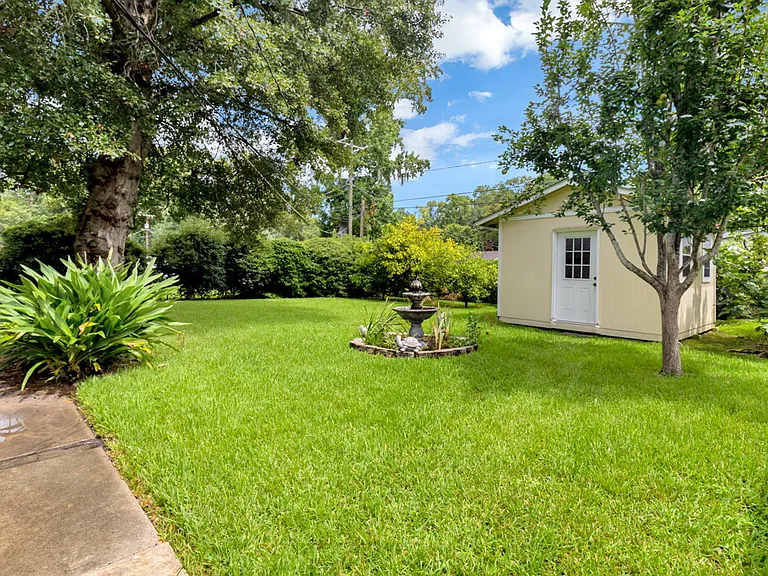 319 Tanglewood Rd — Photo 13
