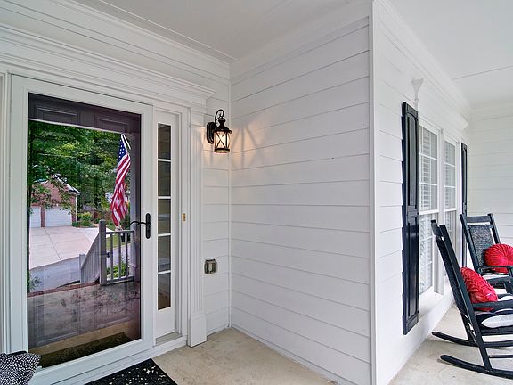 4th image of 729 Parkside Dr