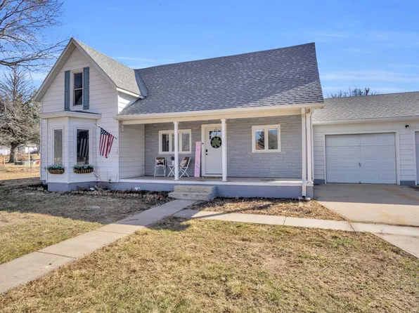 524 N 5th St, Loup City, NE 68853