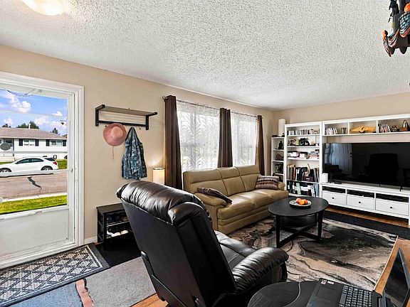 4th image of 5803 52nd Ave