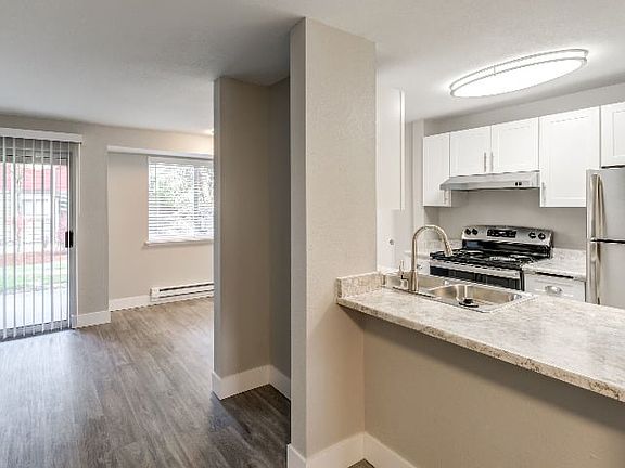 5th image of 209 21st Ave SW APT N201
