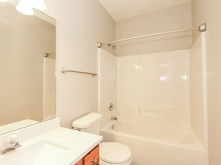 8704 Rozumny Dr — Photo 11