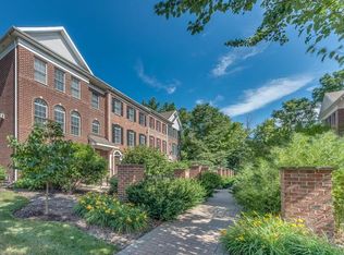 233 Box Car Ave #233, Naperville, IL 60540