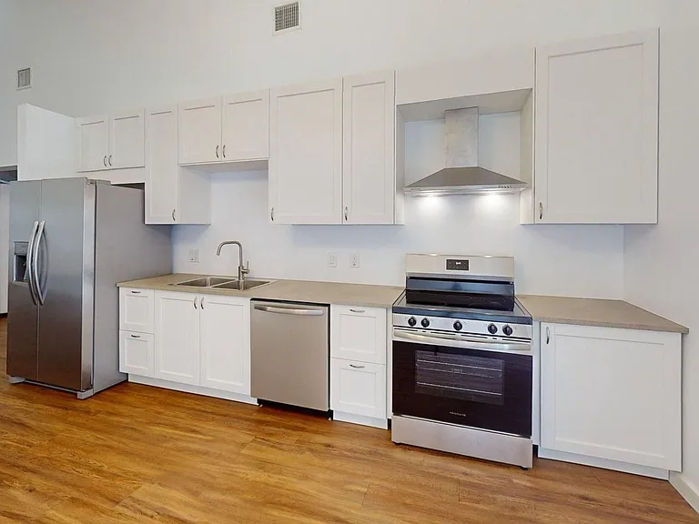 362 Filmore Dr — Photo 2