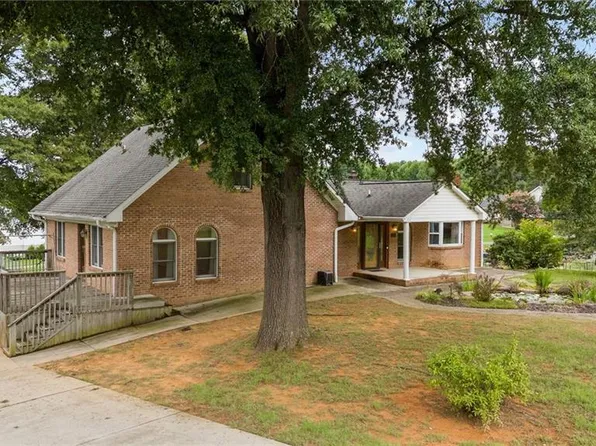 525 David Smith Rd, Winston Salem, NC 27127