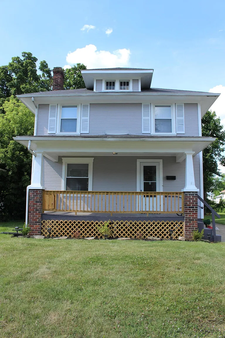 340 Rosewood Ave photo 1