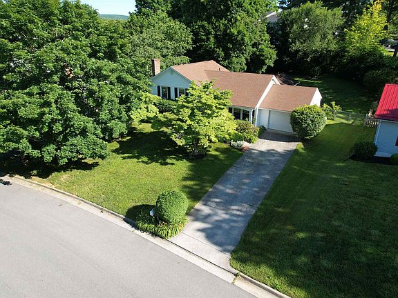 2nd image of 802 Elizabeth Dr
