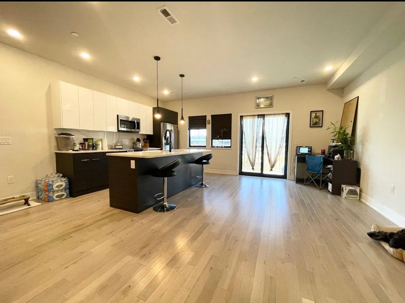 2 bed, 2.5 bath, 1400 sqft, $2,150 — Photo 4