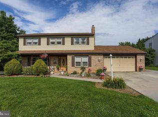 129 Forest Dr, Camp Hill, PA 17011