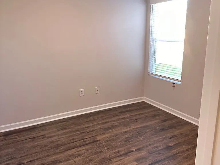 601 Savannah St — Photo 11
