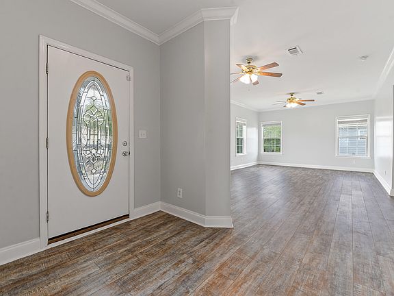2nd image of 374 Woodman Ave