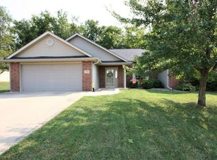 2914 Woods Crossing Dr, Columbia, MO 65202