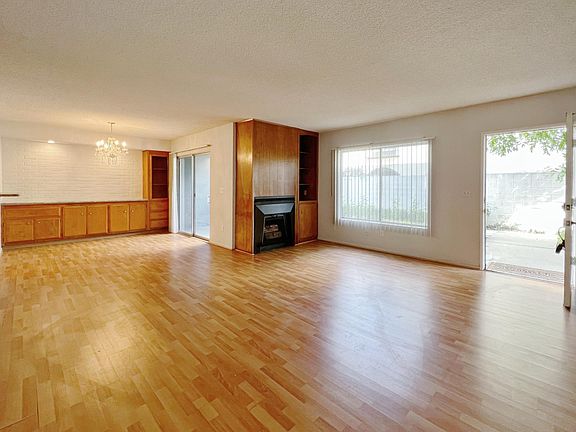 3rd image of 921 Arcadia Ave APT 3