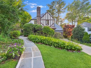 31 Strathmore Rd, Manhasset, NY 11030