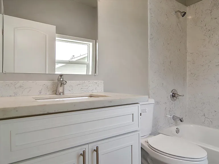 298 N 7th St #220 — Photo 8