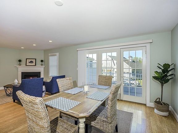 4th image of 182 Sandwich St #182