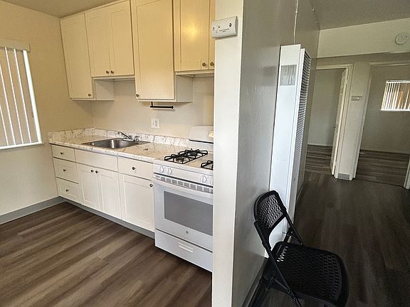 3rd image of 2708 El Portal Dr #1