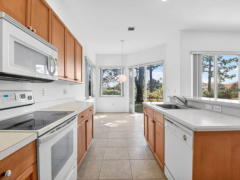 2431 Westmont Dr — Photo 21