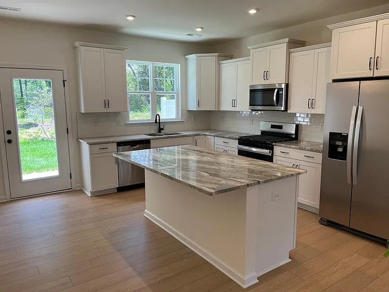 913 Scott Rd — Photo 3